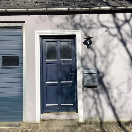 50 M Fra Varde Torv, Total Nyrenoveret Apartament *