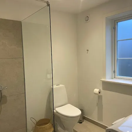 Taet Pa Torv, Total Nyrenoveret Apartment
